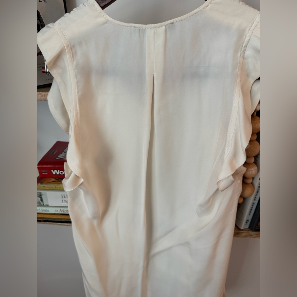 David Lerner Cream Sleeveless V-Neck Blouse - Picture 4 of 10